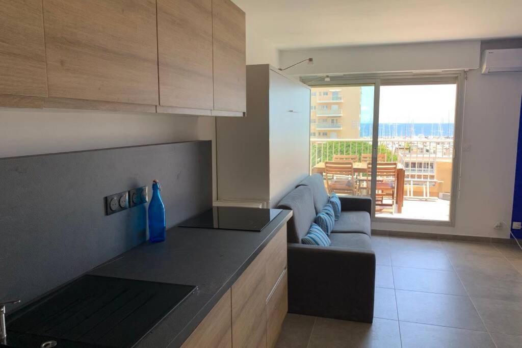 L'Effet Mer, Duplex Sur Le Port Avec Ses 2 Terrasses Vue Mer Hyeres Exterior photo