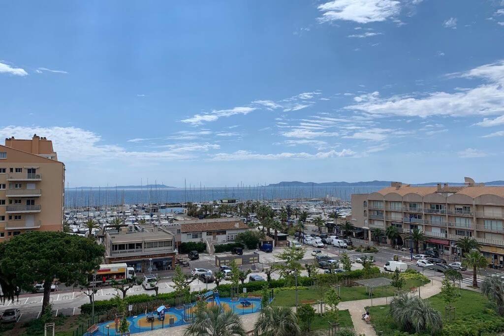 L'Effet Mer, Duplex Sur Le Port Avec Ses 2 Terrasses Vue Mer Hyeres Exterior photo